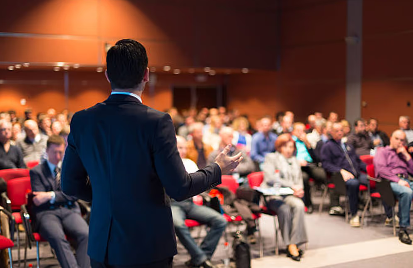 Mastering the Art of Public Speaking with a Professional Public Speaking Coach