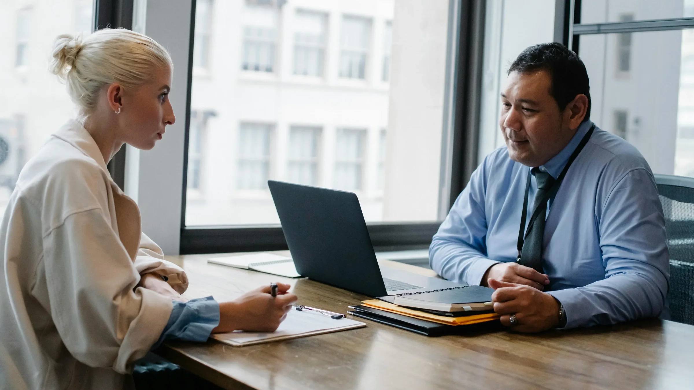 Expert Sales Executive – The Skills, Strategies, and Qualities That Drive Results